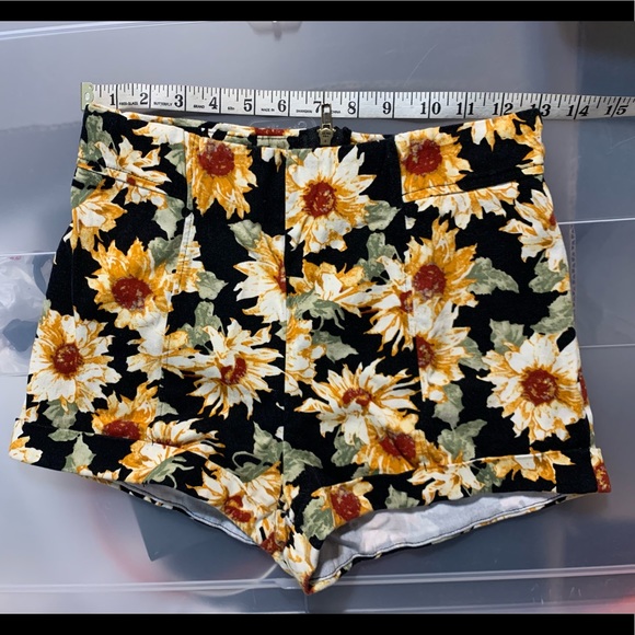 Lot of 2 pairs of shorts - Picture 2 of 3